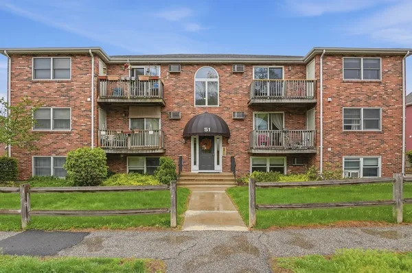 $2,200 | 51 Alvarado Avenue, Unit 204, Worcester, MA 01604