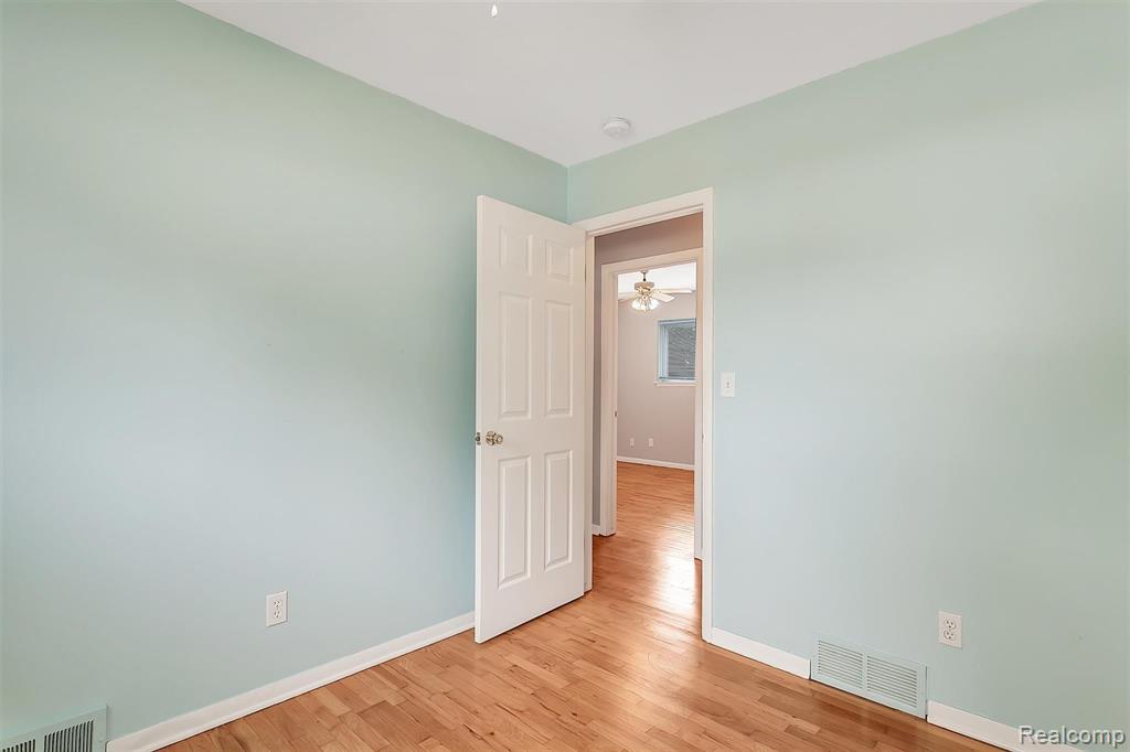 12062 Racine Road Warren, MI 48093 - Photo 23 of 46