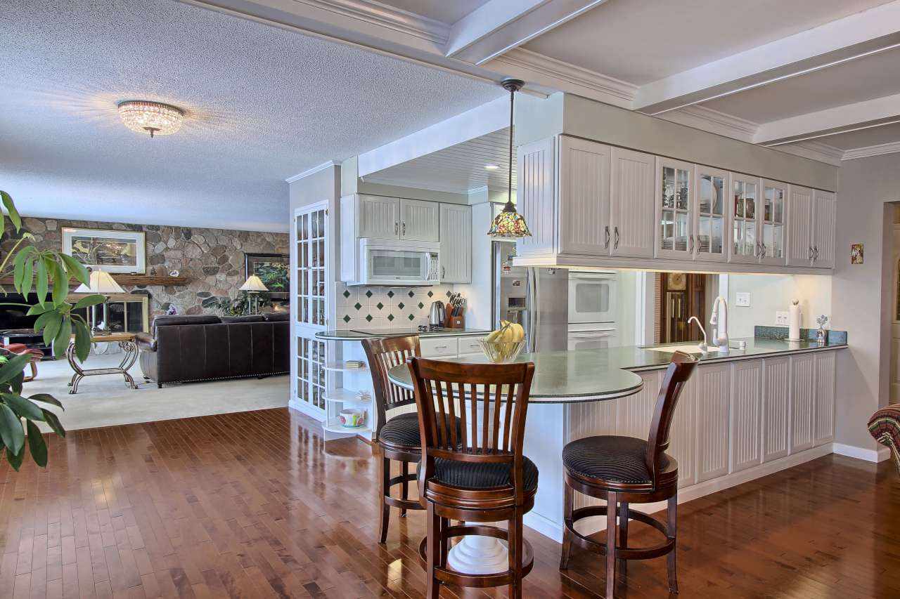 13544 Bluff Road Traverse City, MI 49686 - Photo 6 of 59 1841301-5.JPG