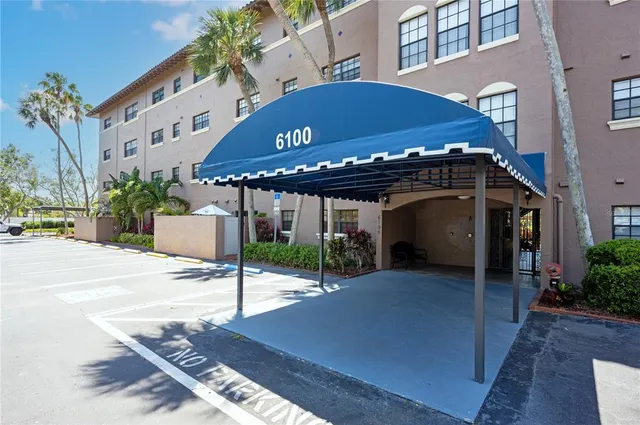 $359,900 | 6100 Gulfport Boulevard South, Unit 117, Gulfport, FL 33707