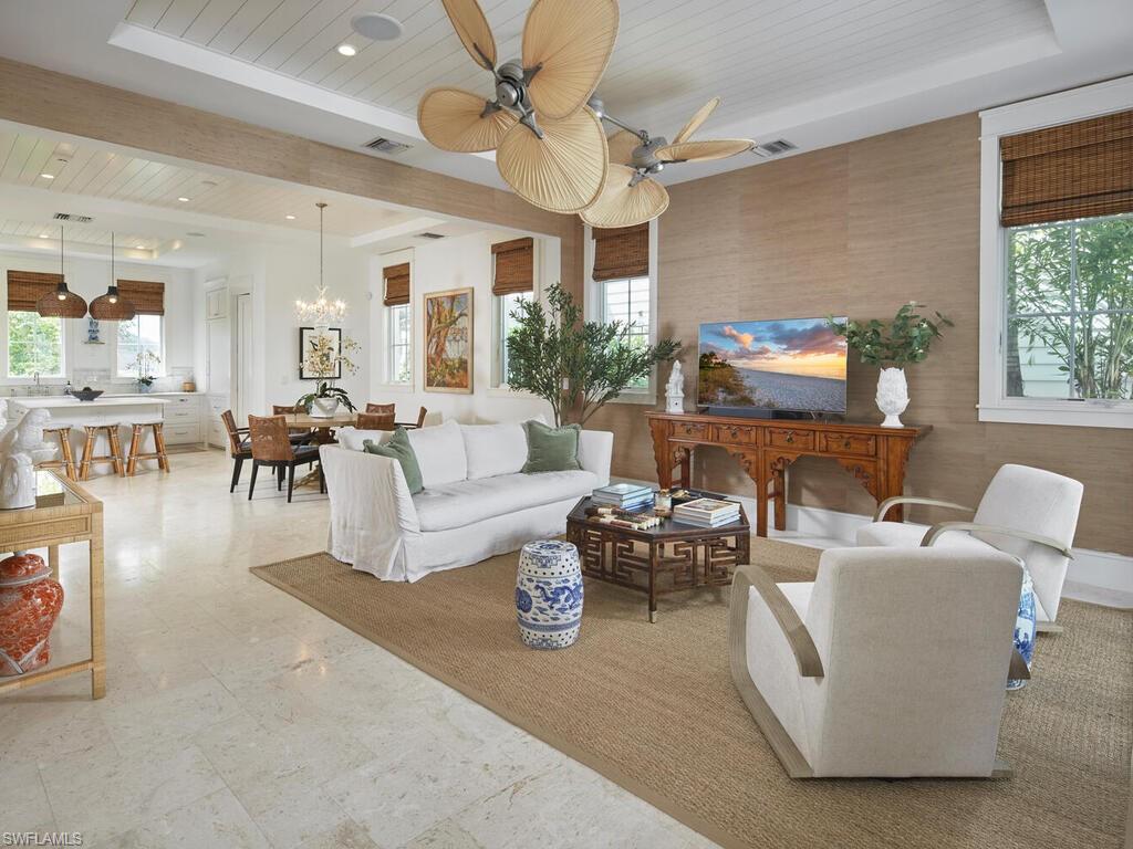 909 10th Avenue South Naples, FL 34102 - Photo 11 of 36