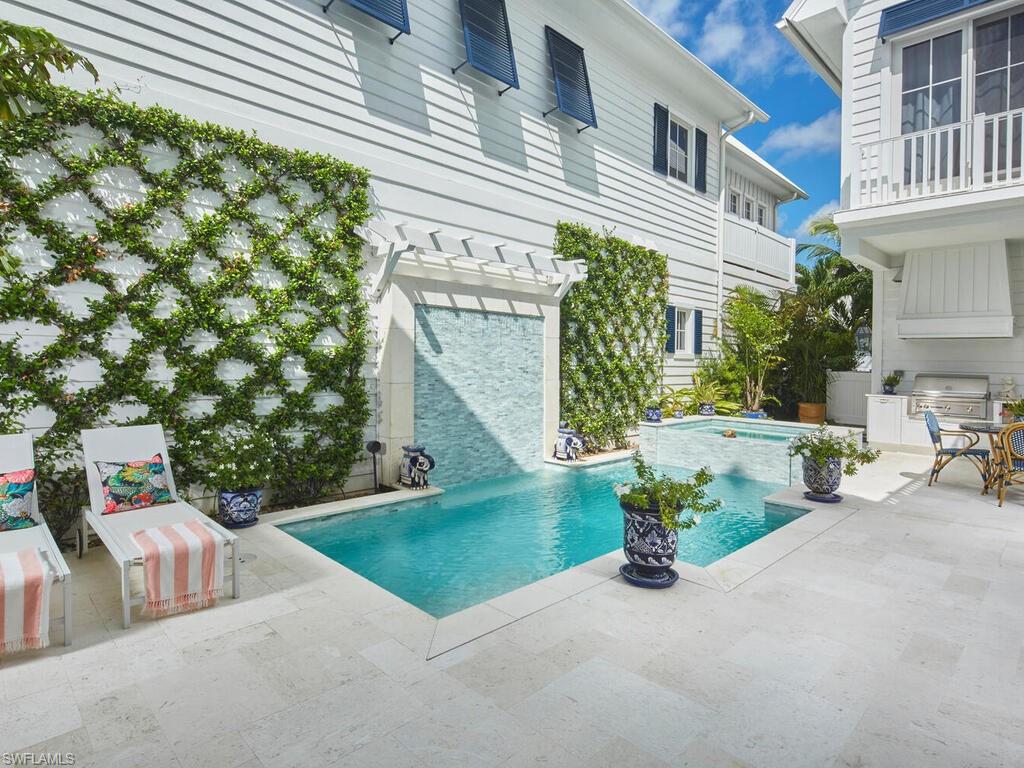 909 10th Avenue South Naples, FL 34102 - Photo 28 of 34 a view of yard