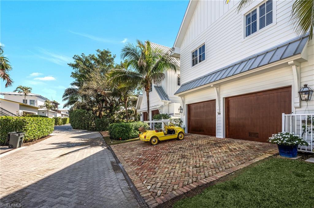 909 10th Avenue South Naples, FL 34102 - Photo 34 of 36