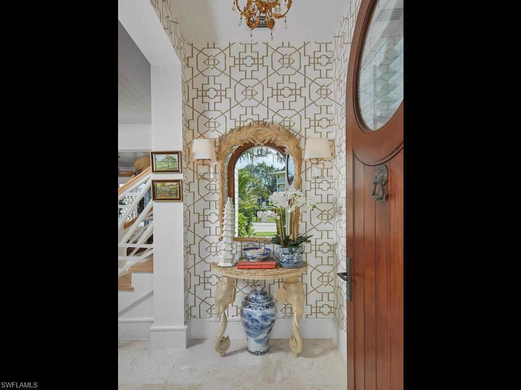 909 10th Avenue South Naples, FL 34102 - Photo 5 of 36