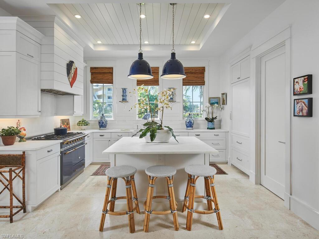 909 10th Avenue South Naples, FL 34102 - Photo 6 of 36