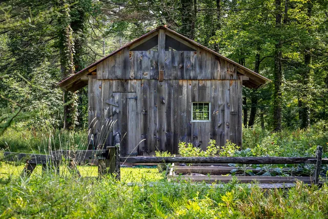 $1,350,000 | 732 Under The Mountain Road, Londonderry, VT 05155