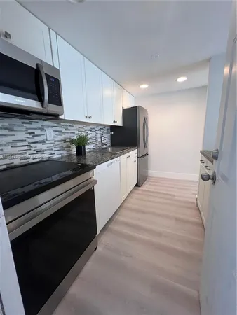 $3,750 | 290 Sunrise Drive, Unit 1H, Key Biscayne, FL 33149