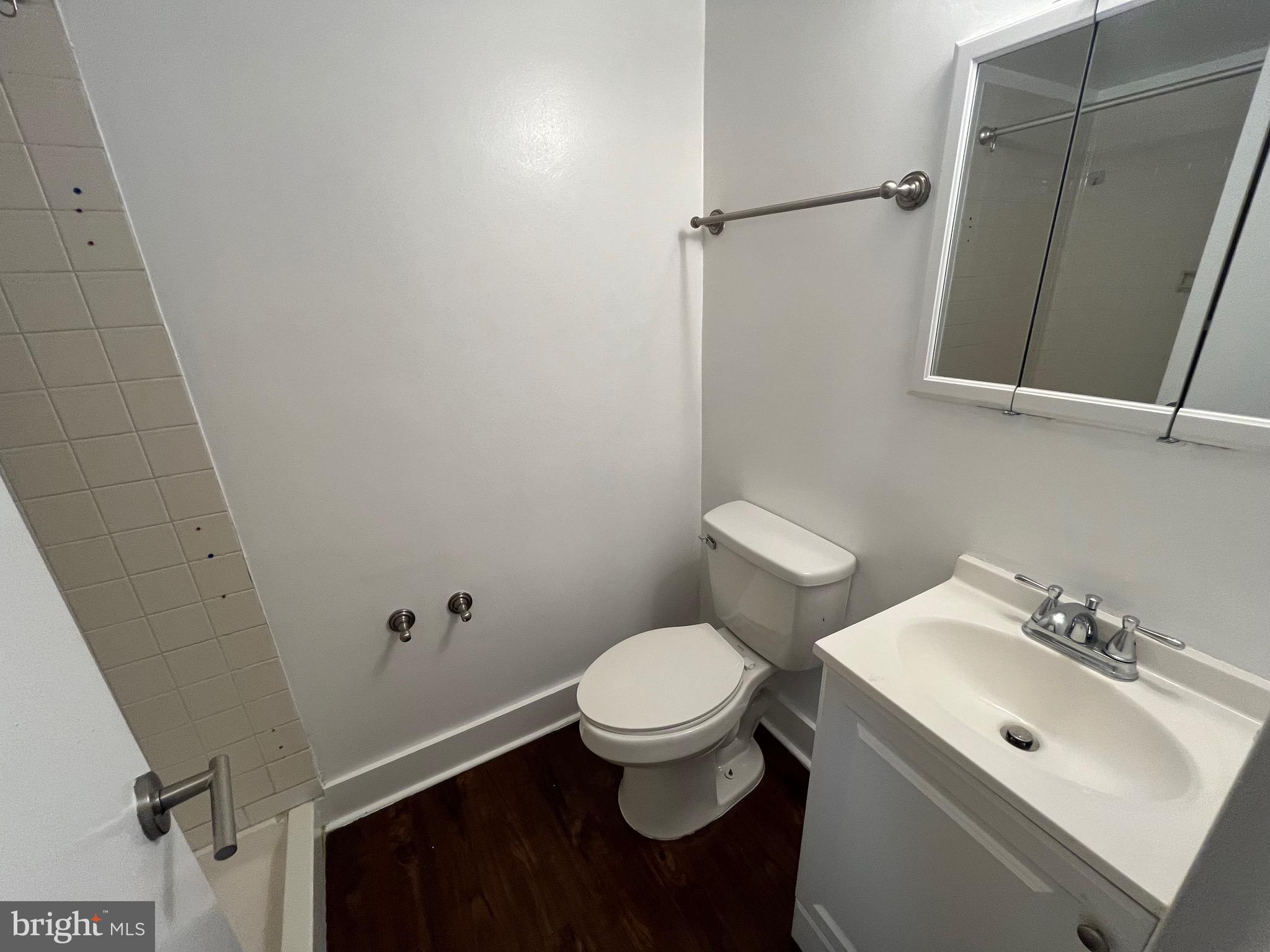 2216 Castle Rock Square, Unit 11C Reston, VA 20191 - Photo 14 of 20 Main full bathroom with step-in shower