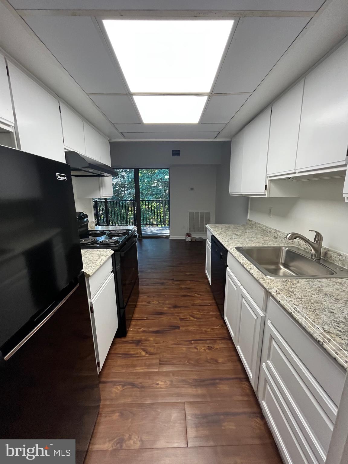 2216 Castle Rock Square, Unit 11C Reston, VA 20191 - Photo 3 of 20 Kitchen
