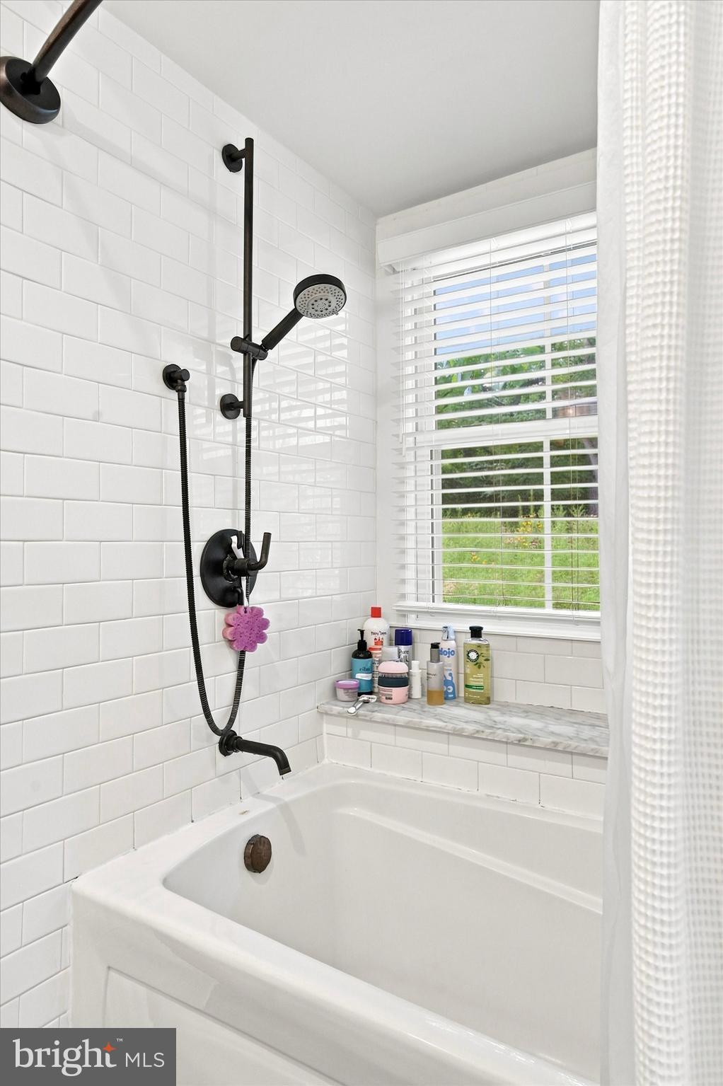 522 Sproul Road Villanova, PA 19085 - Photo 29 of 50 2nd floor hallway full bath