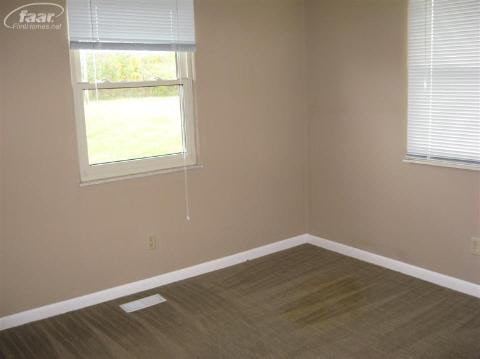 12369 Cook Road Gaines, MI 48436 - Photo 10 of 41 20217442-9.JPG