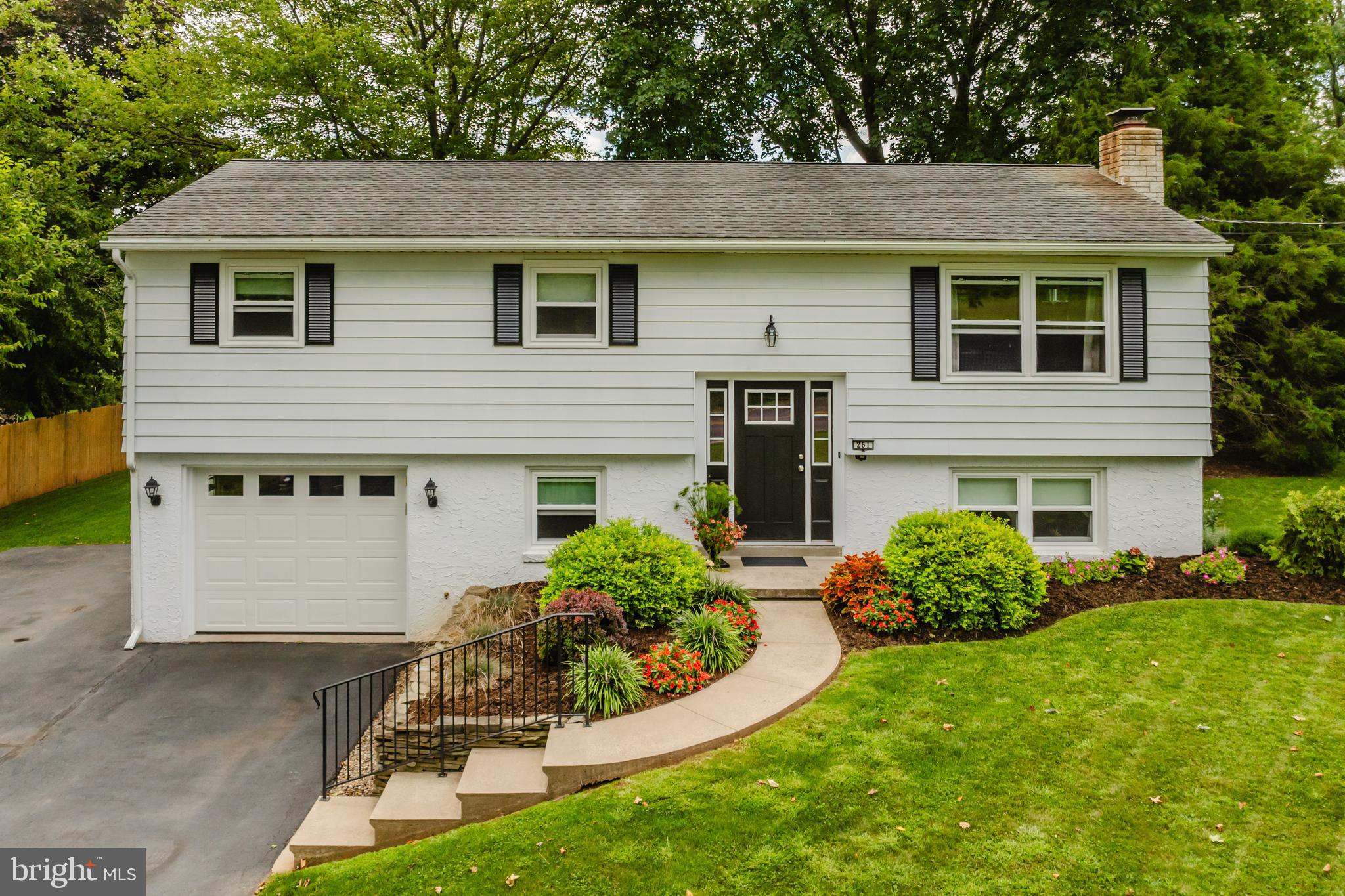 261 North Reamstown Road Denver, PA 17517 - Photo 1 of 65 Gallery Image 1