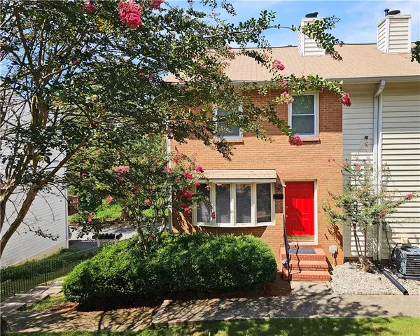 a front view of house with yard