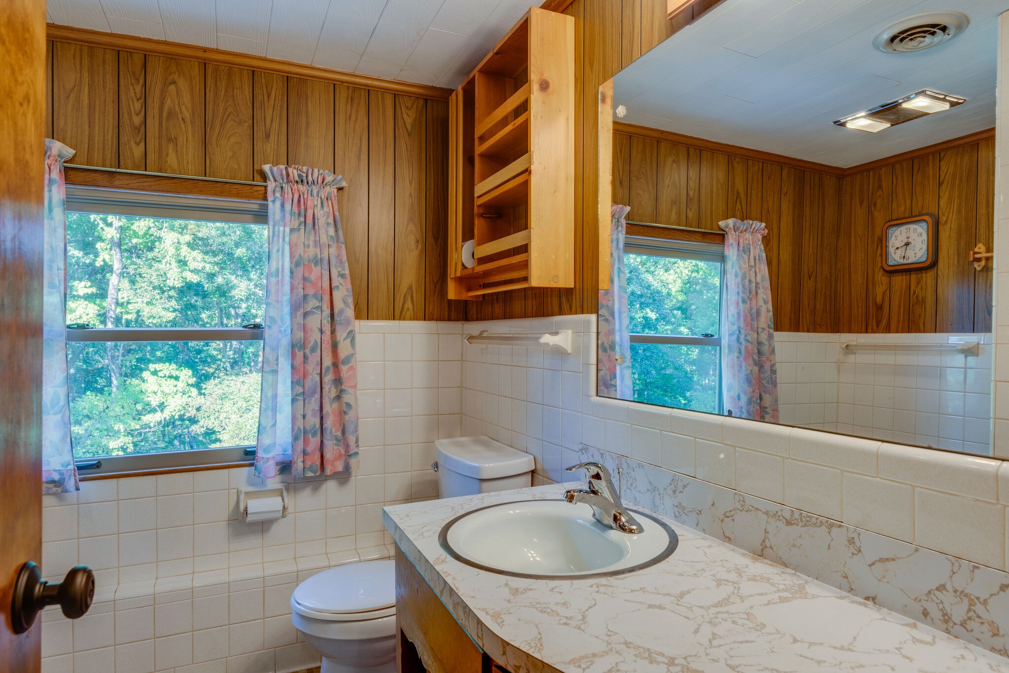 3093 Ivey Point Road Goodlettsville, TN 37072 - Photo 25 of 40 a bathroom with a sink a toilet and tub