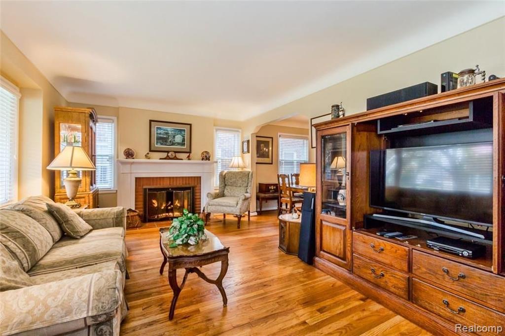 2013 Drexel Street Dearborn, MI 48128 - Photo 3 of 27