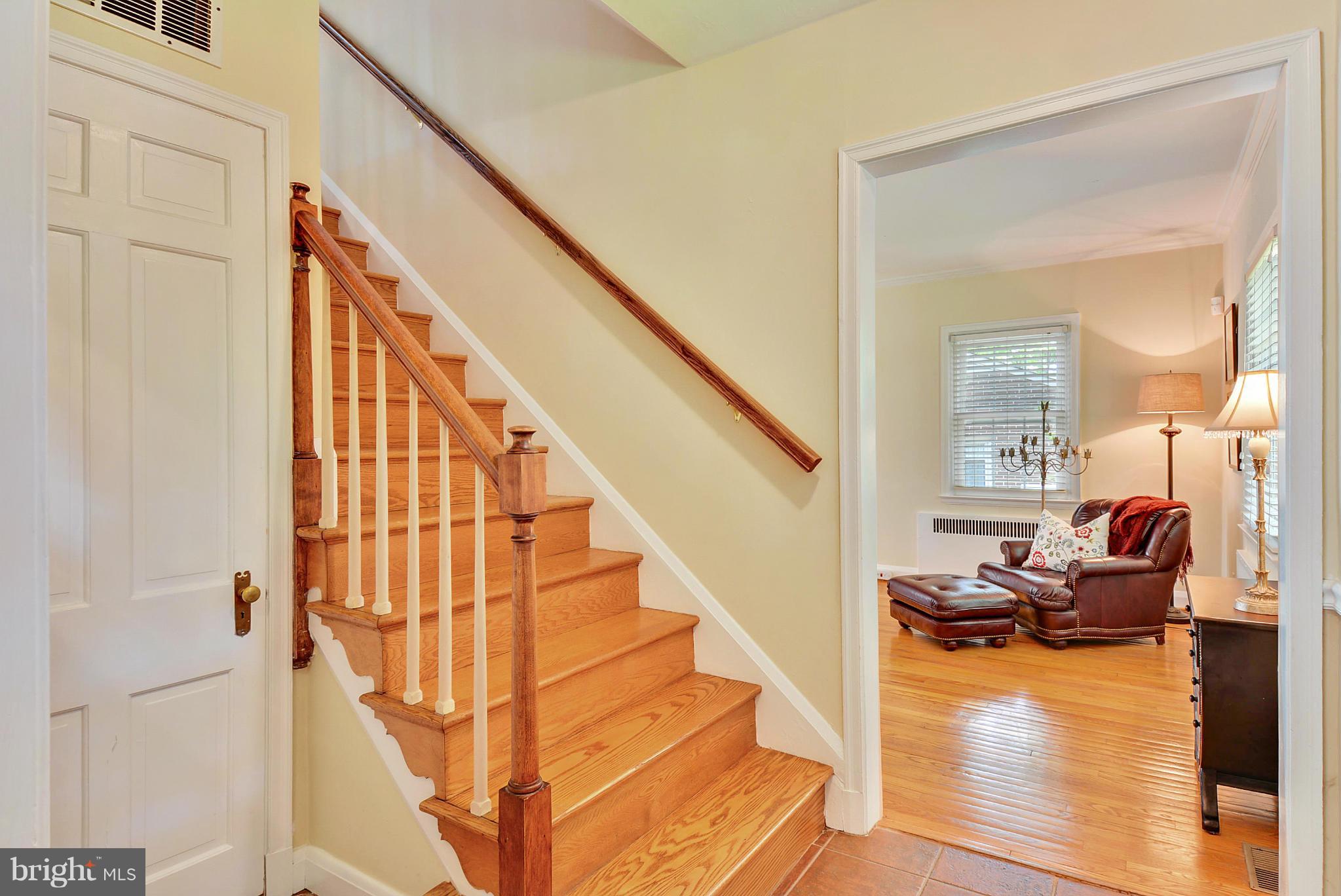 6805 Ridgewood Road Baltimore, MD 21286 - Photo 3 of 28 Foyer
