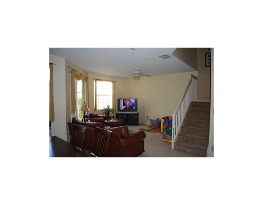 20931 Vía Oleander Boca Raton, FL 33428 - Photo 3 of 15 Living Room