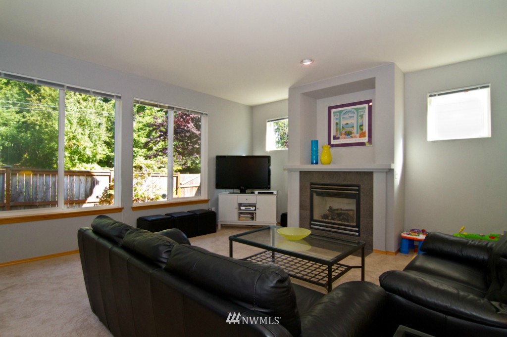 302 Shadow Place Southeast Renton, WA 98059 - Photo 3 of 15