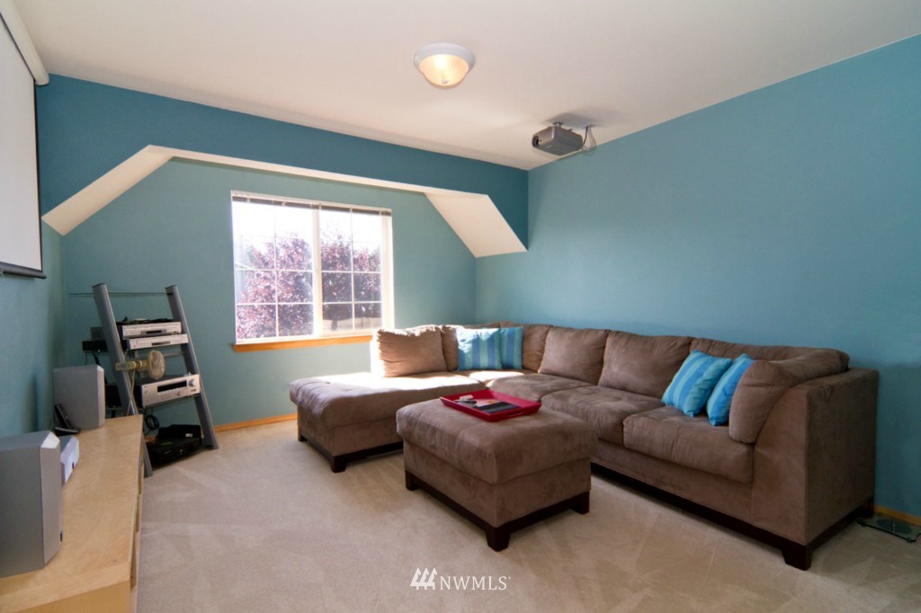 302 Shadow Place Southeast Renton, WA 98059 - Photo 8 of 15