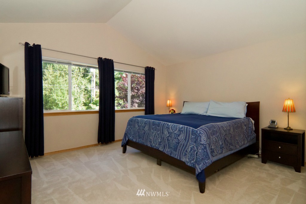 302 Shadow Place Southeast Renton, WA 98059 - Photo 9 of 15