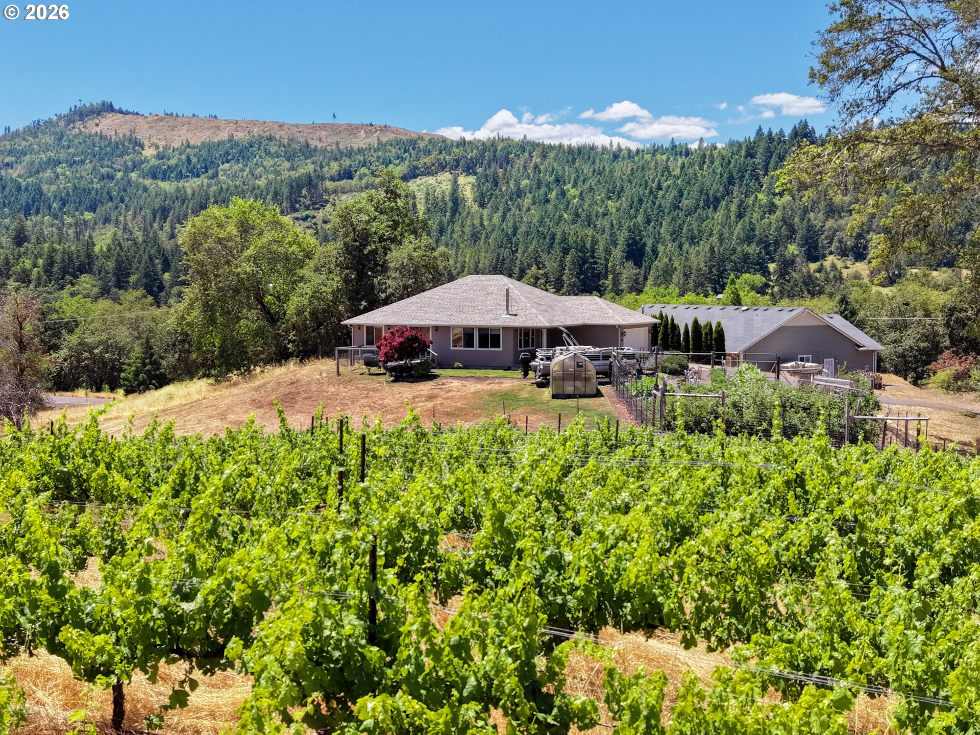 3721 Colonial Road Roseburg, OR 97471 - Photo 1 of 48