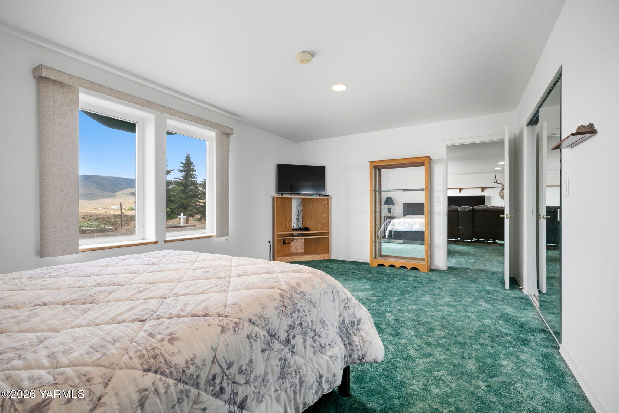 999 Elk Ridge Lane Selah, WA 98942 - Photo 21 of 43 Main Bedroom With View