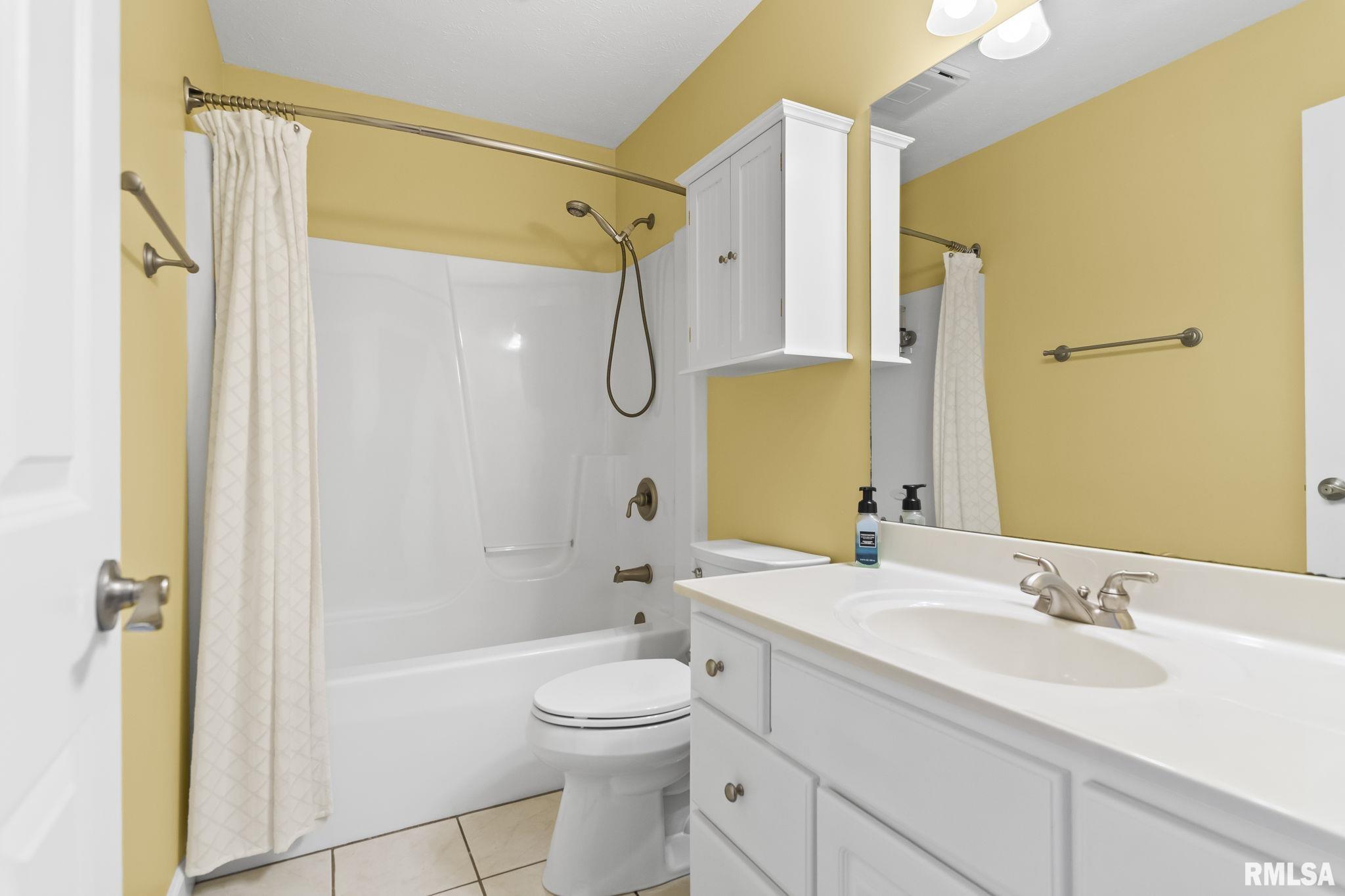 401 Cherry Circle Williamsville, IL 62693 - Photo 23 of 52