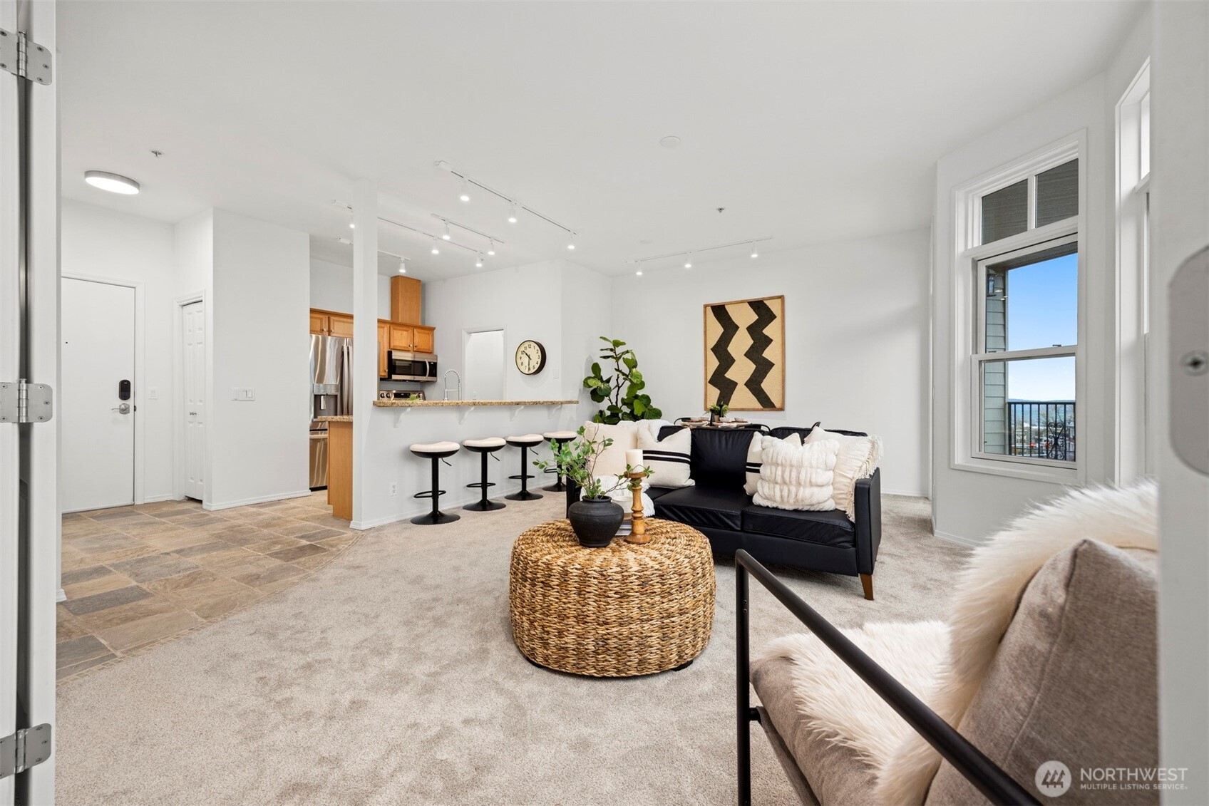1201 13th Street, Unit 301 Bellingham, WA 98225 - Photo 19 of 38 a living room with furniture