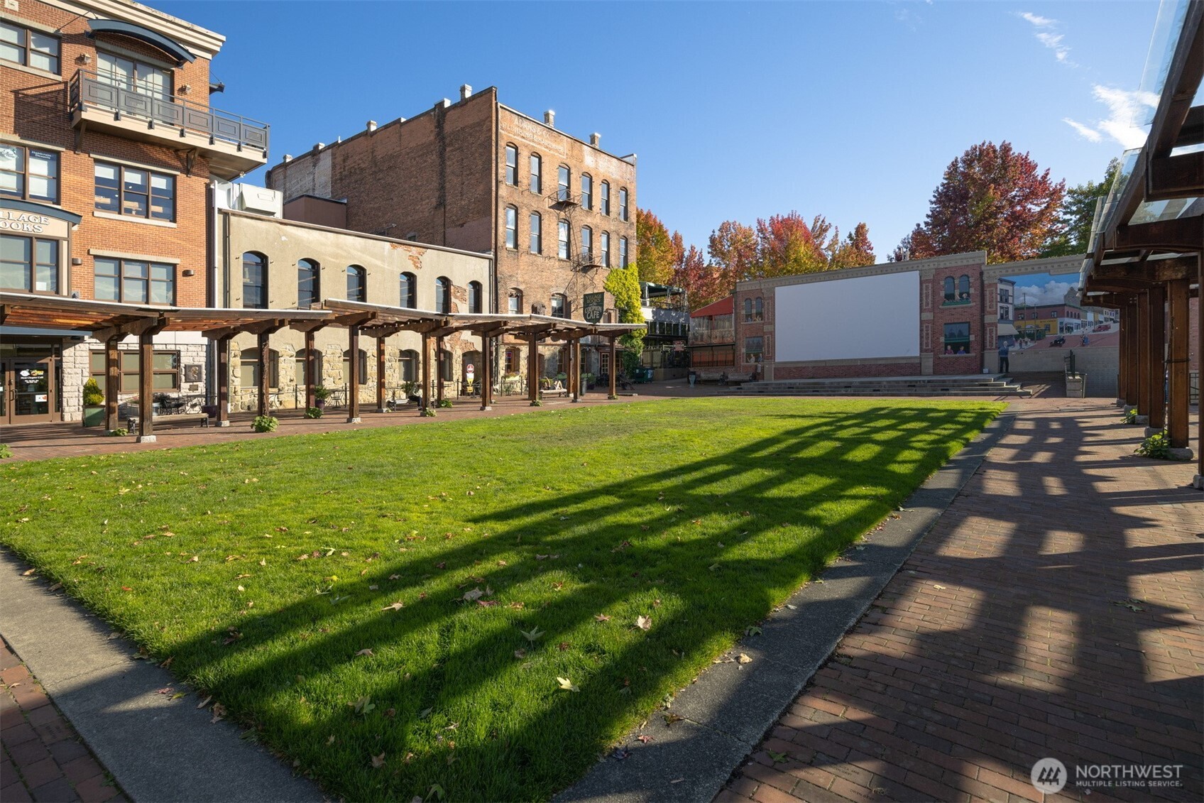 1201 13th Street, Unit 301 Bellingham, WA 98225 - Photo 33 of 38 a view of a house with backyard and sitting area