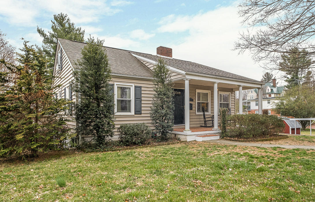 14 Hawthorn Road Salem, VA 24153 - Photo 1 of 42 14 Hawthorn