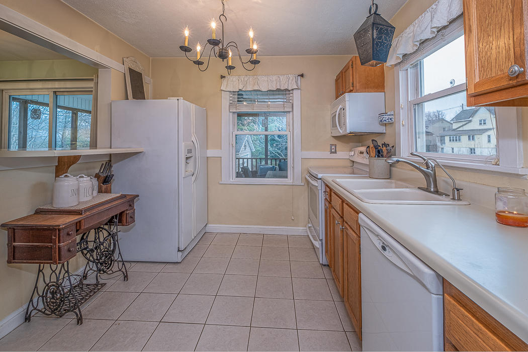 14 Hawthorn Road Salem, VA 24153 - Photo 13 of 42 Kitchen
