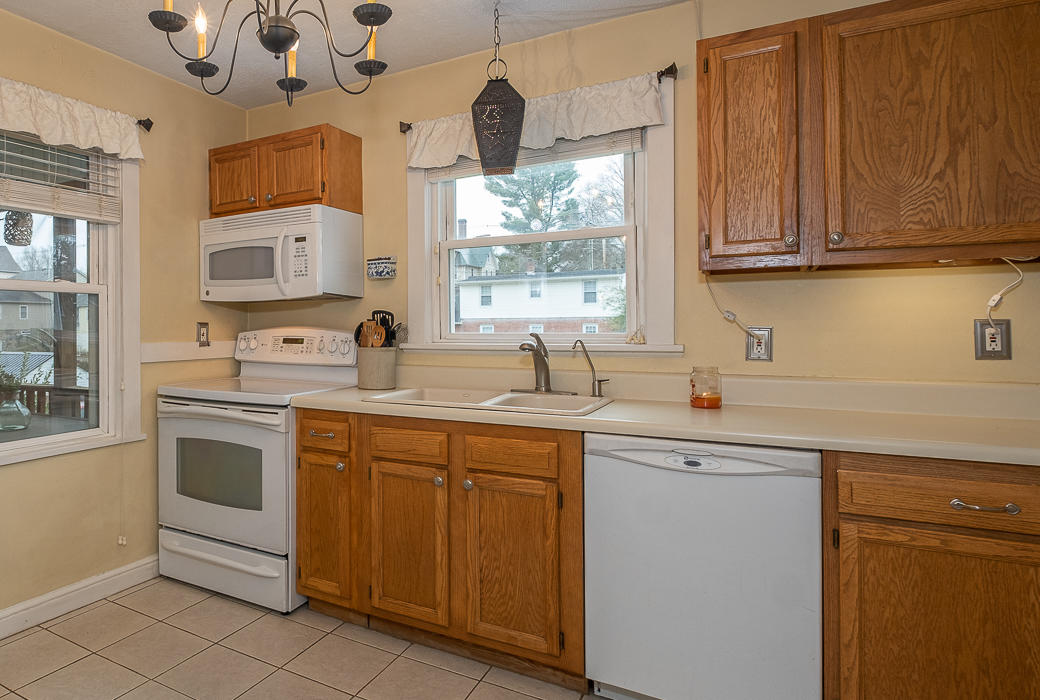 14 Hawthorn Road Salem, VA 24153 - Photo 14 of 42 Kitchen
