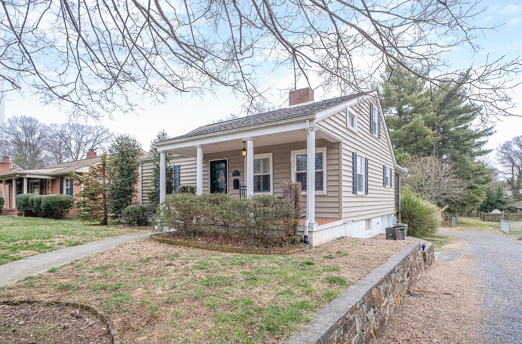 14 Hawthorn Road Salem, VA 24153 - Photo 3 of 42 14 Hawthorn