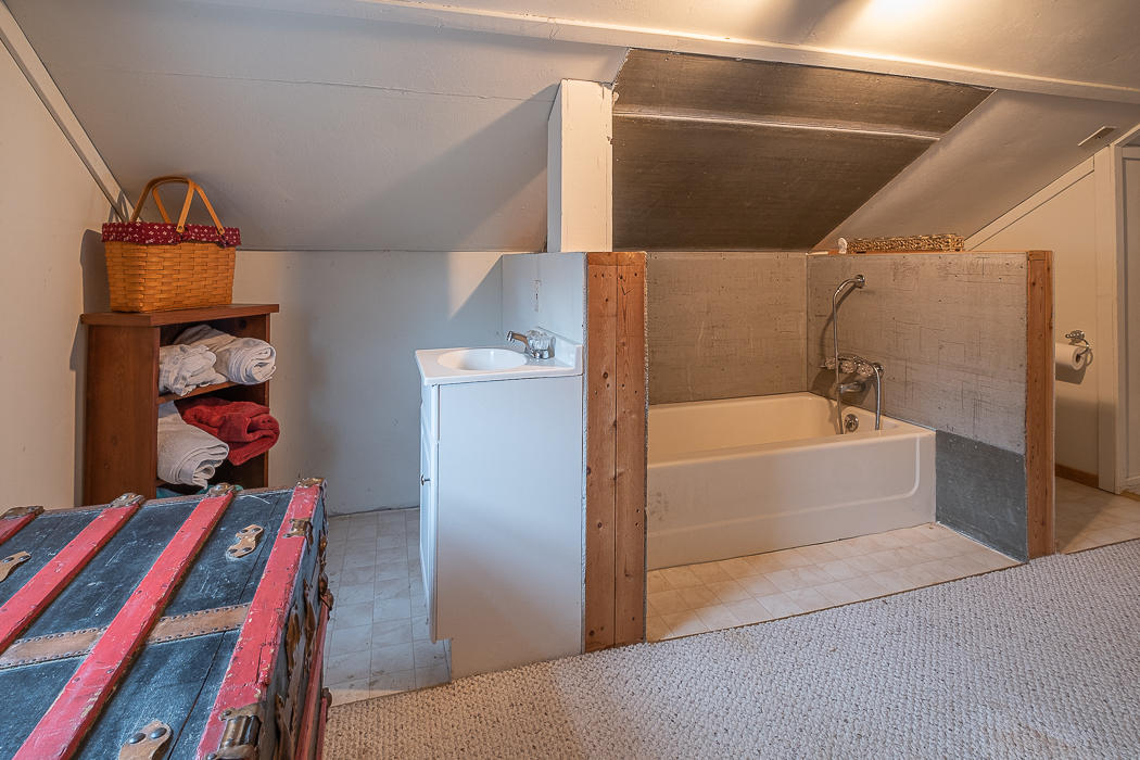 14 Hawthorn Road Salem, VA 24153 - Photo 35 of 42 Bath 2