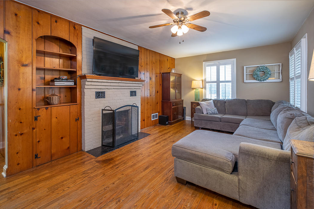 14 Hawthorn Road Salem, VA 24153 - Photo 7 of 42 Living Room