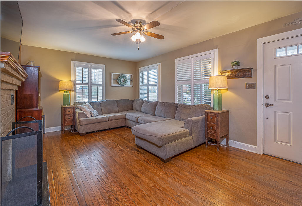 14 Hawthorn Road Salem, VA 24153 - Photo 8 of 42 Living Room