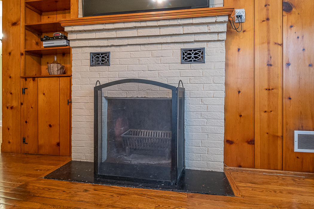 14 Hawthorn Road Salem, VA 24153 - Photo 10 of 42 Wood burning Fire Place