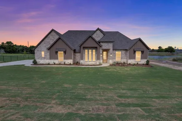 $575,000 | 471 Red Bird Drive, Springtown, TX 76082