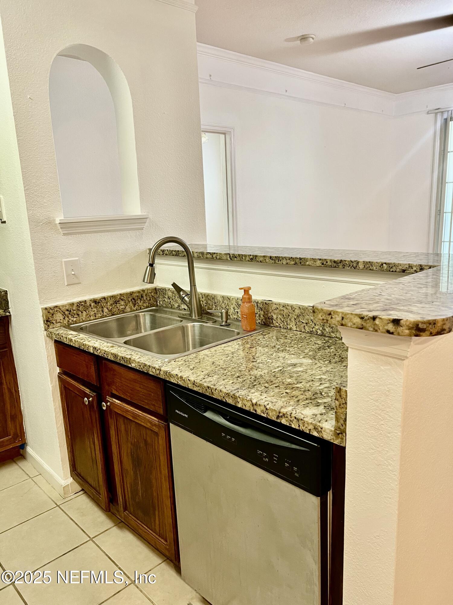 8550 Touchton Road, Unit 922 Jacksonville, FL 32216 - Photo 30 of 41 kitchen