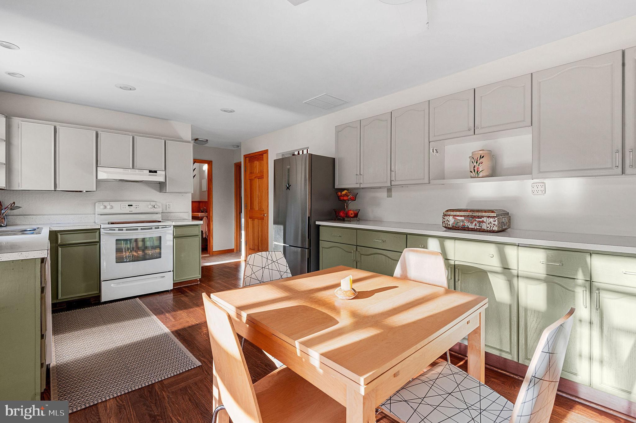 3160 Ash Mill Road Doylestown, PA 18902 - Photo 10 of 37 Eat-in kitchen