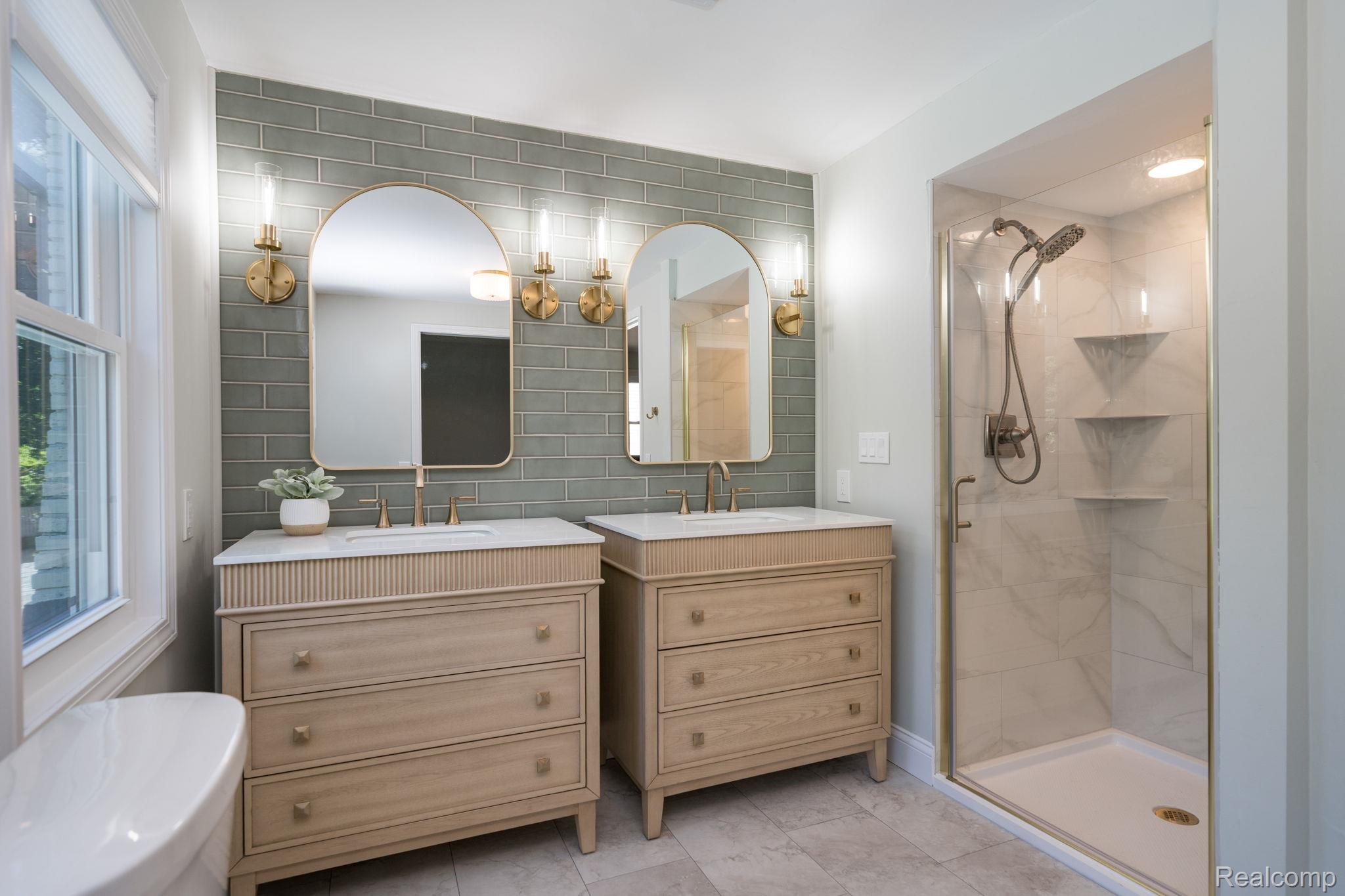 1120 Hackberry Circle Rochester, MI 48309 - Photo 26 of 53 Primary Bath
