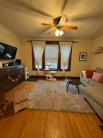 $2,795 | 2125 West Waveland Avenue, Unit 2W, Chicago, IL 60618