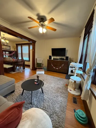 $2,795 | 2125 West Waveland Avenue, Unit 2W, Chicago, IL 60618