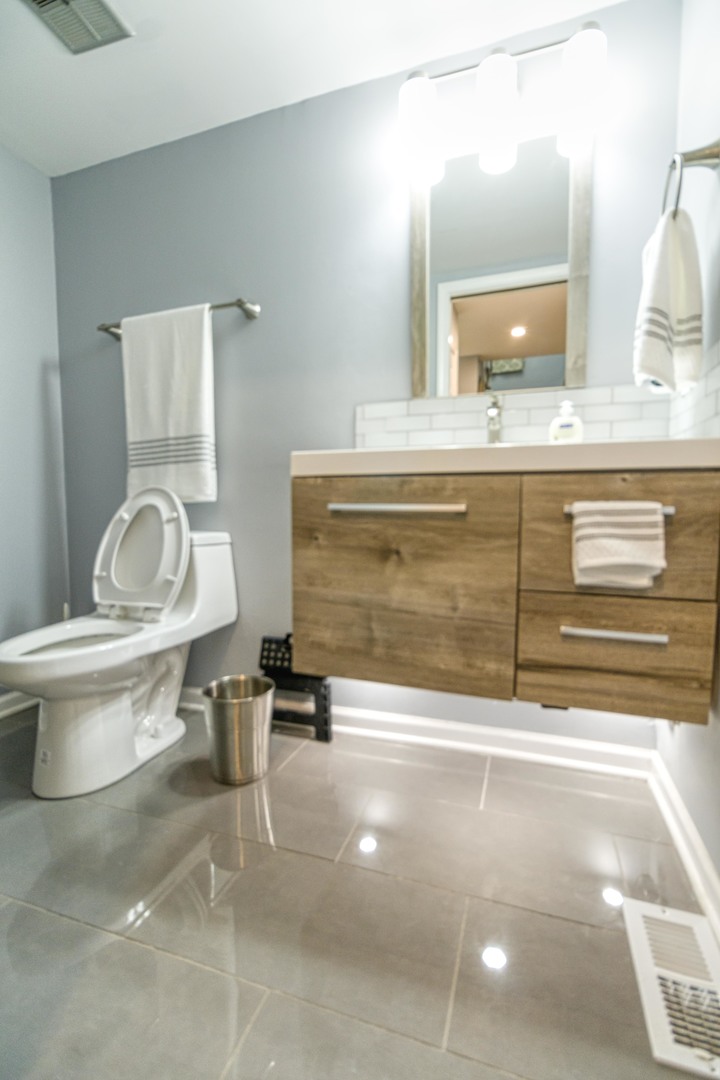 1998 Dunmore Place, Unit 1998 Hoffman Estates, IL 60169 - Photo 19 of 21