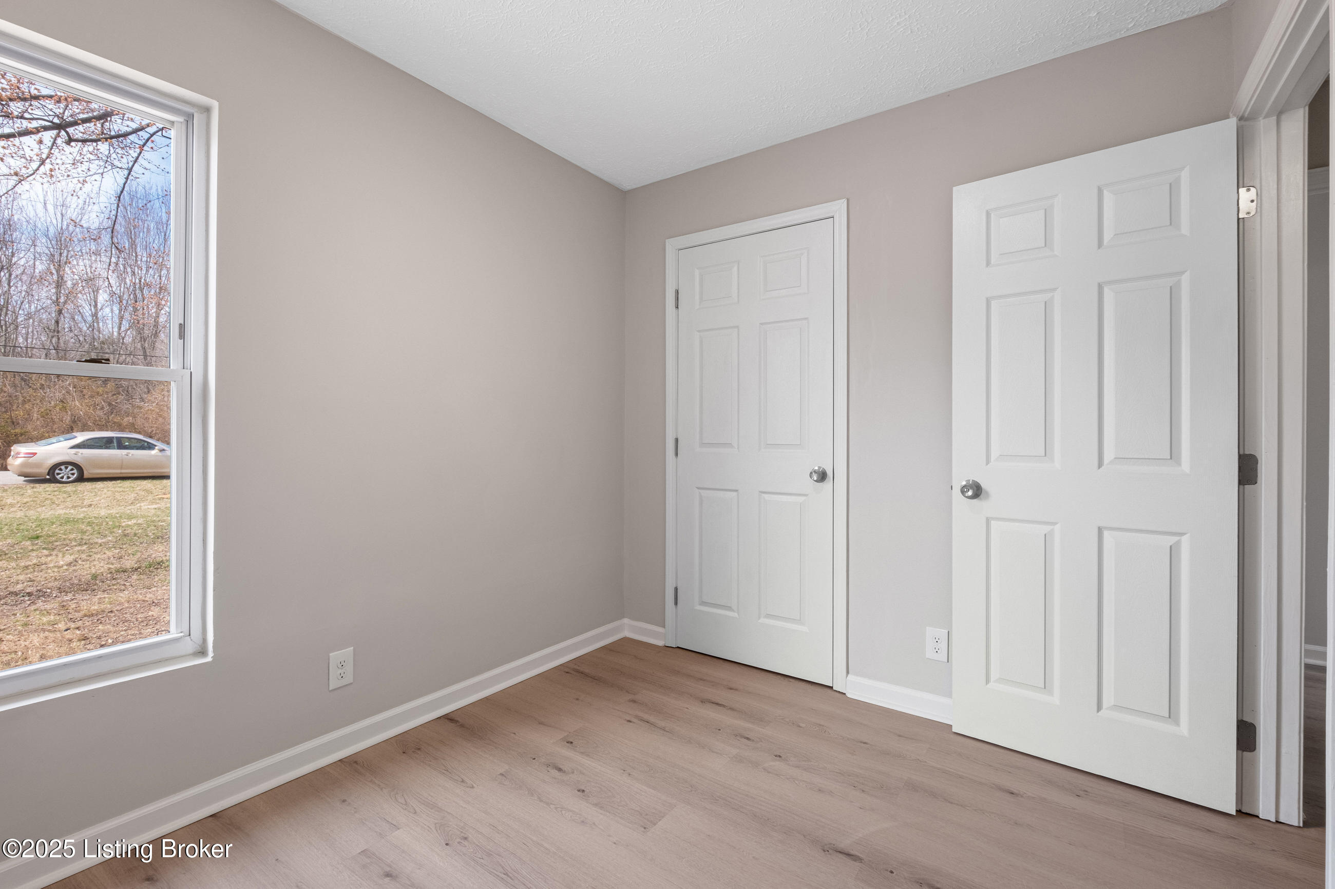 10371 Lower River Road Louisville, KY 40272 - Photo 15 of 21 10371lowerriver_lrem_058jpg
