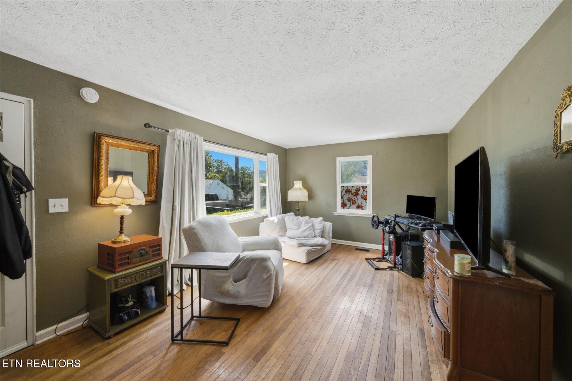104 Scott Lane Oak Ridge, TN 37830 - Photo 6 of 20 Living room