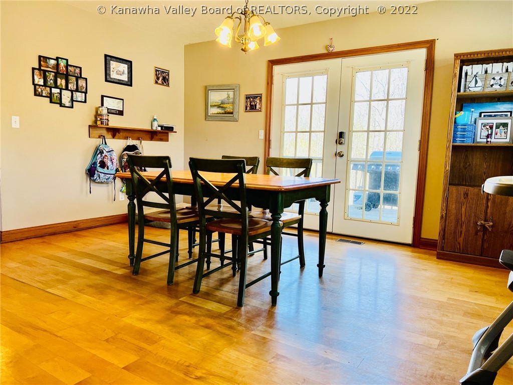 302 Country Road Salt Rock, WV 25559 - Photo 5 of 27 Gallery Image 5