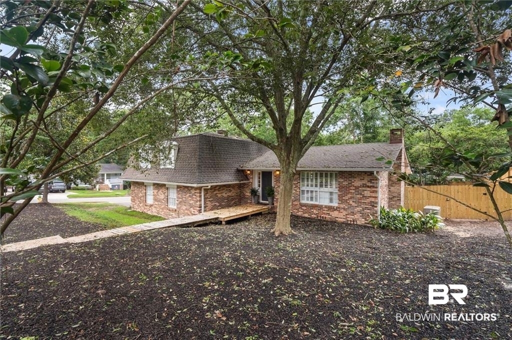 524 East Spring Park Drive Mobile, AL 36608 - Photo 2 of 34