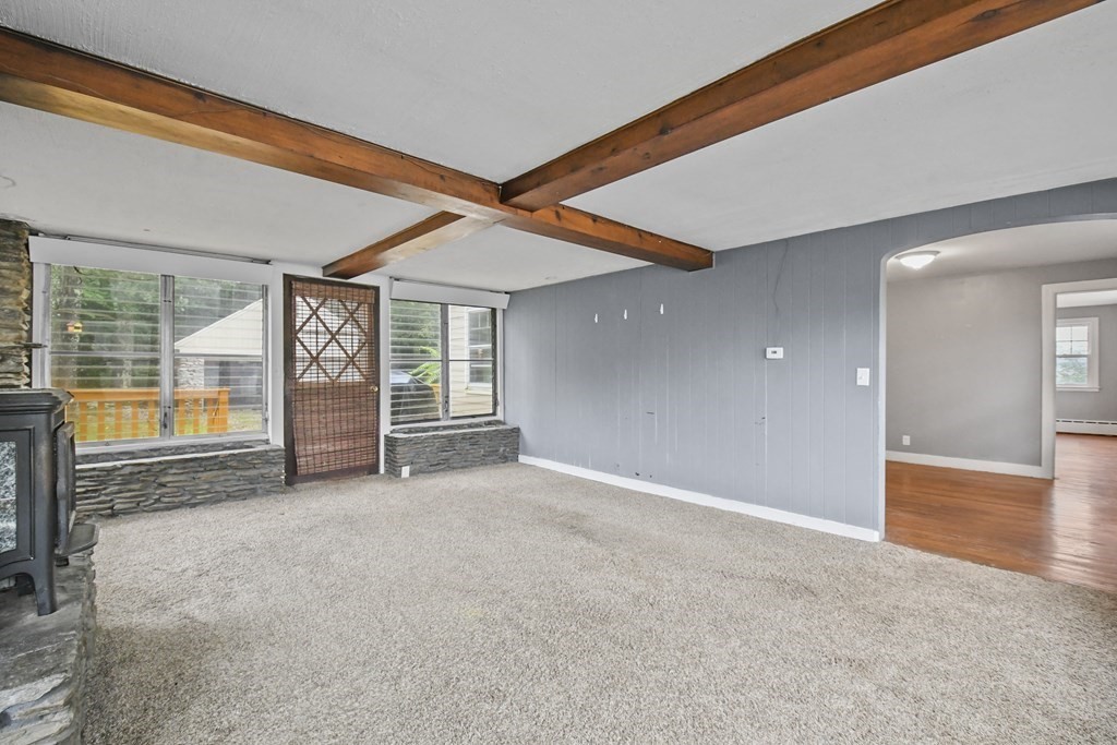 40 New Boston Road Sturbridge, MA 01566 - Photo 17 of 36 an empty room with windows