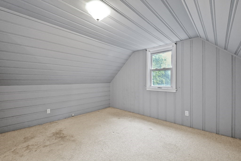 40 New Boston Road Sturbridge, MA 01566 - Photo 25 of 36 a view of an empty room with a window
